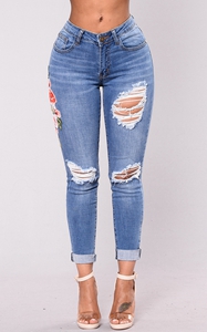 SZ60101 Mid Rise Distressed Rose Embroidery Jeans